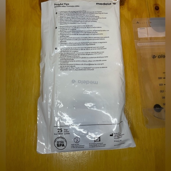 Medela Breast Milk Storage Bags Freezer Safe & Resalable 25 Count - Picture 4 of 6